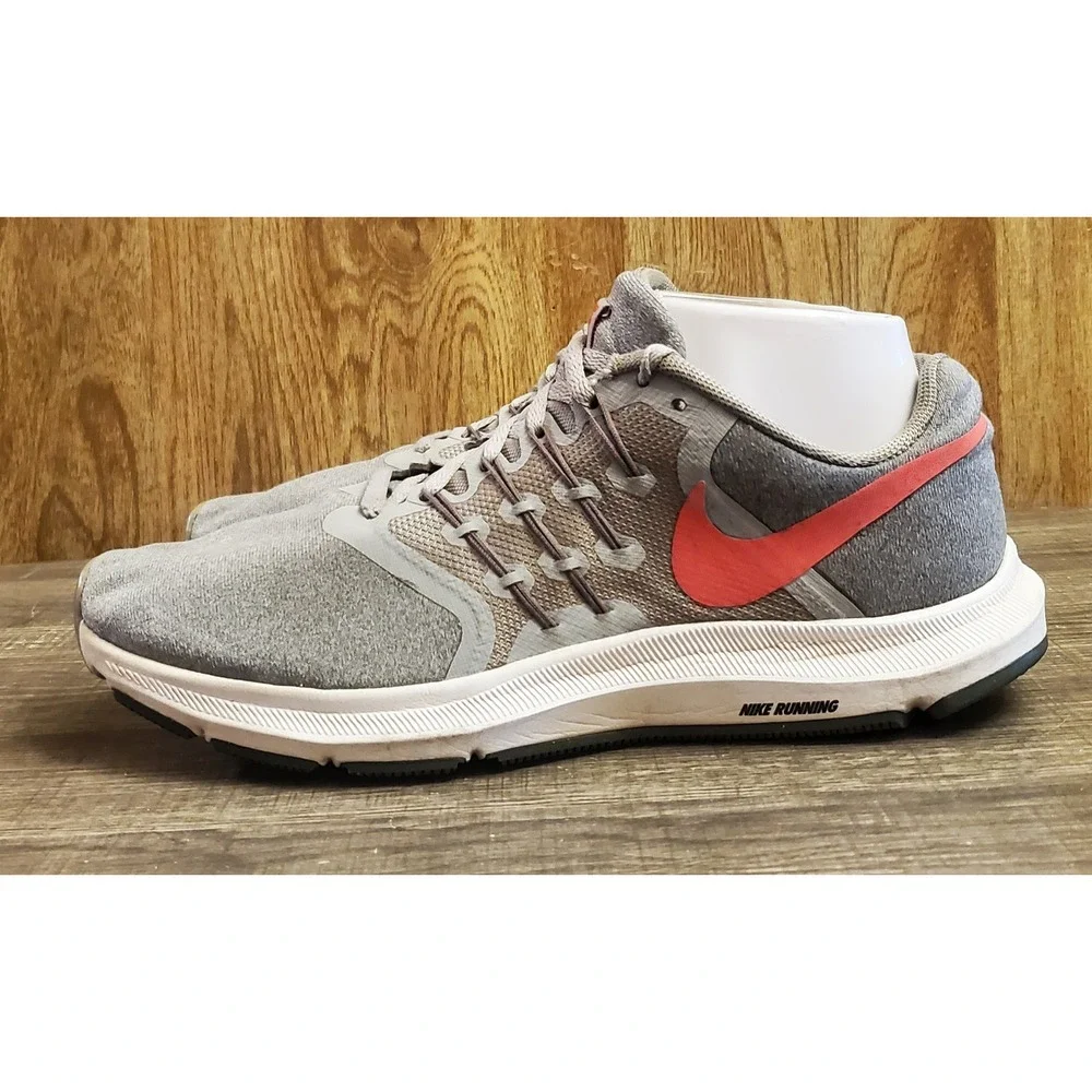Nike Run Swift‎ Sneakers Women's Size 8 Gray